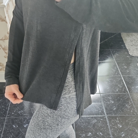 Beyond Yoga Charcoal Long Sleeve Top - Picture 5 of 5